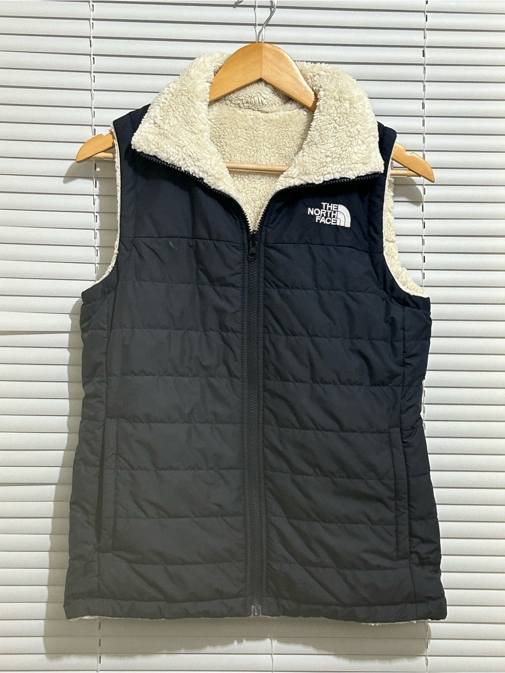 The North Face Woman's Blue
White Mossbud Insulated
Reversible Vest Size S/P
